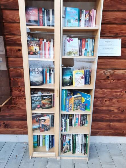 Bücherschrank beim Badesee